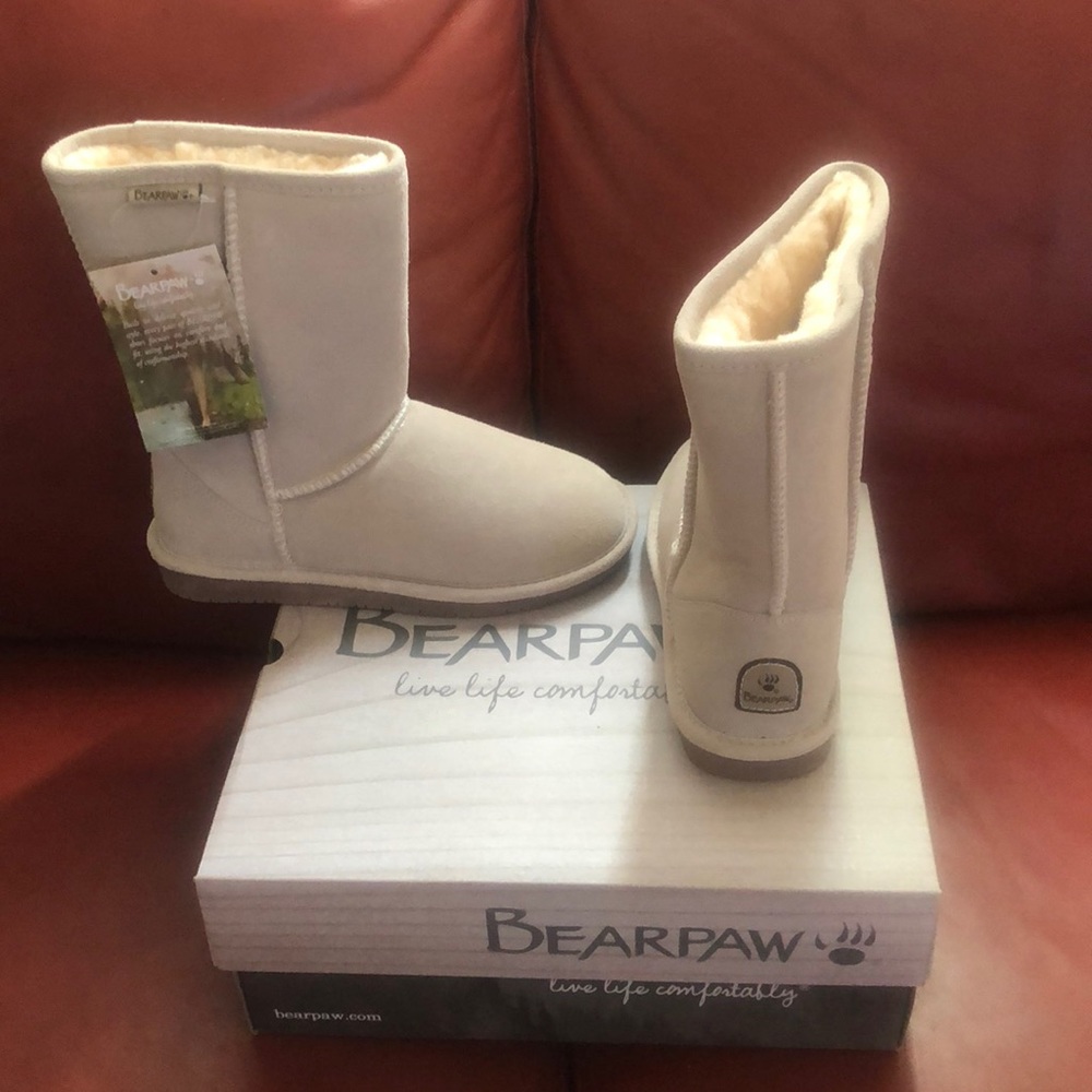 Bear paw size 7 never worn no damage